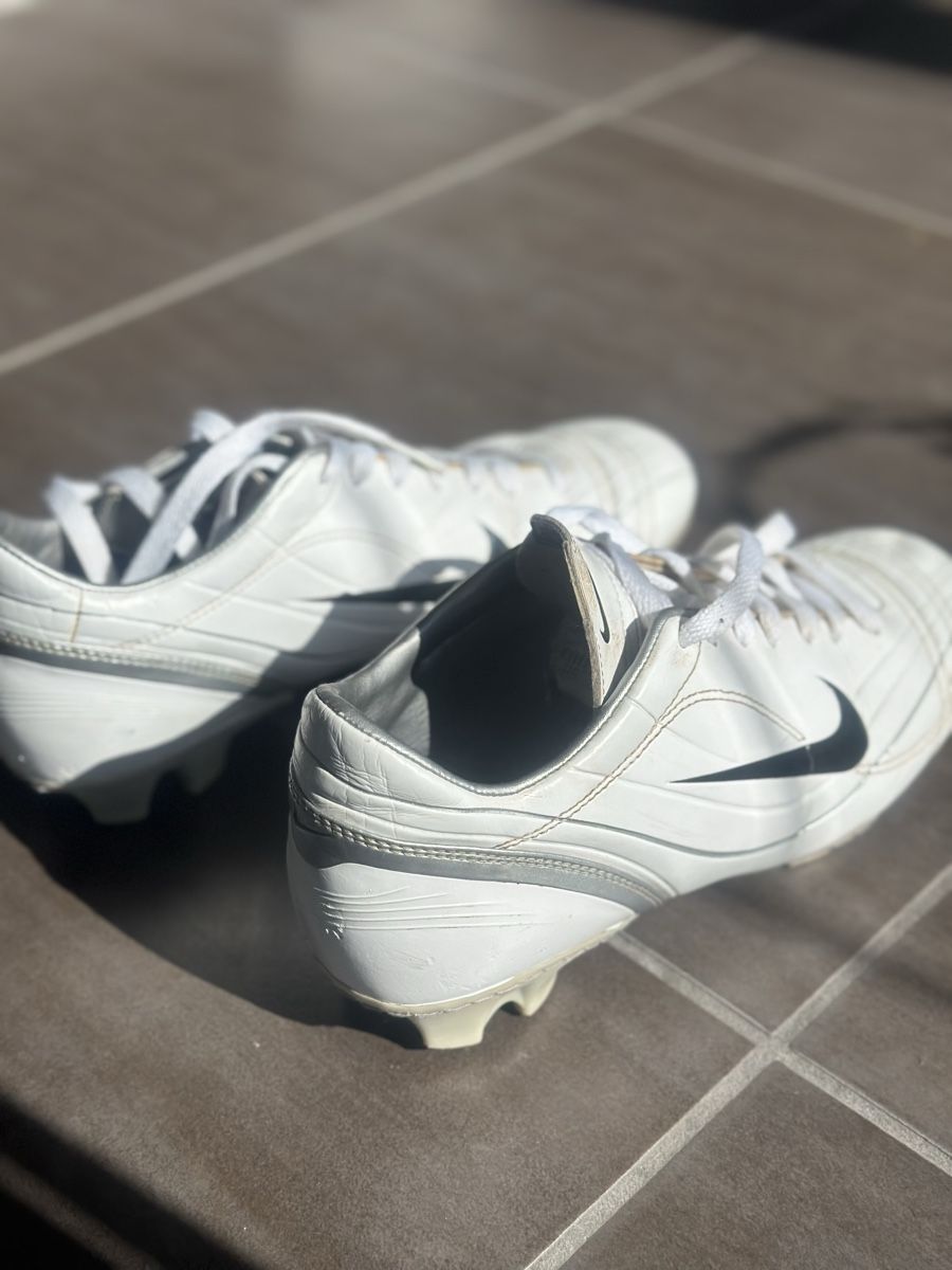 Nike Scarpe per ragazzi: Nike football boots white – Usato da Gattikon venduto da abr_7www 1