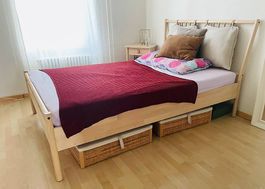 Bett mit Lattenrost und Matratze