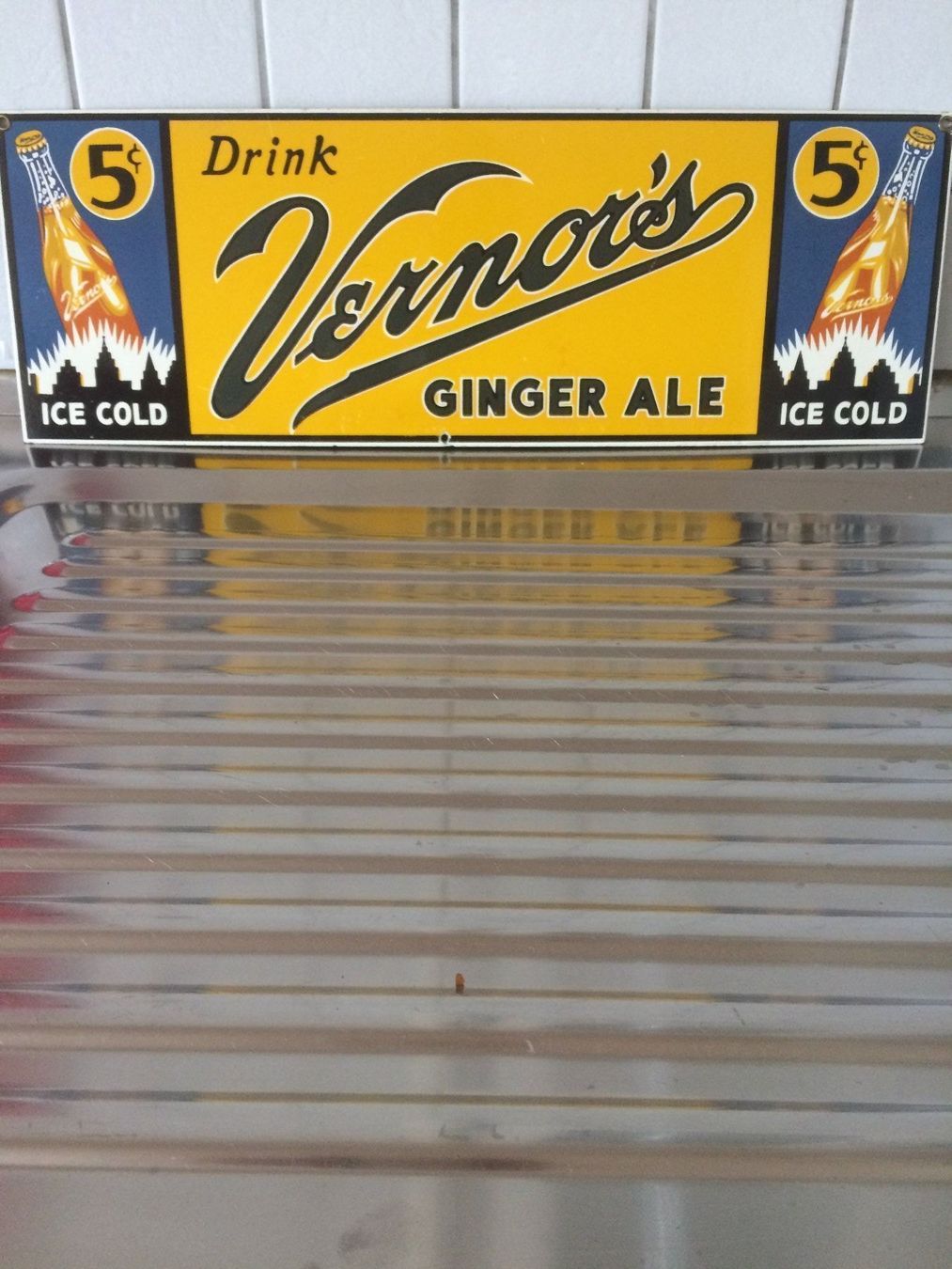Insegne: EIN EMAILLE-SCHILD/GINGER-ALE..ICE /GLÄNZEND/GEBRAUCHT – Usato da EMMETTEN venduto da pfi_cbg5 1