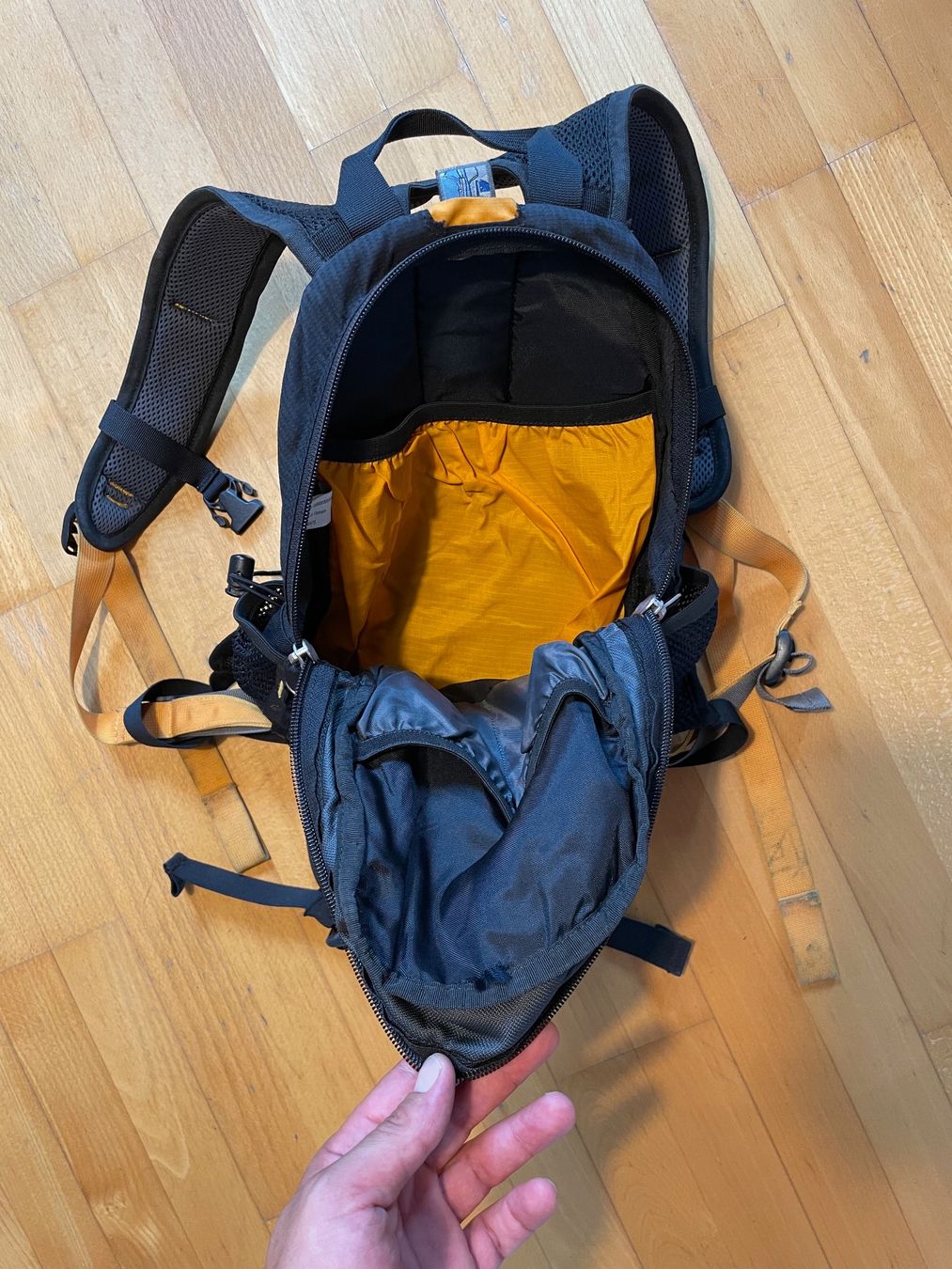 Jack Wolfskin Sacs à dos: Vintage Y2K Backpack Jack Wolfskin 6L – D'occasion à Zürich par le_souk 2