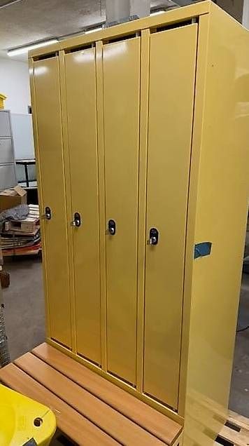 Armoires: Schnäppchen Garderobeschrank – D'occasion à Samstagern par Aldra67