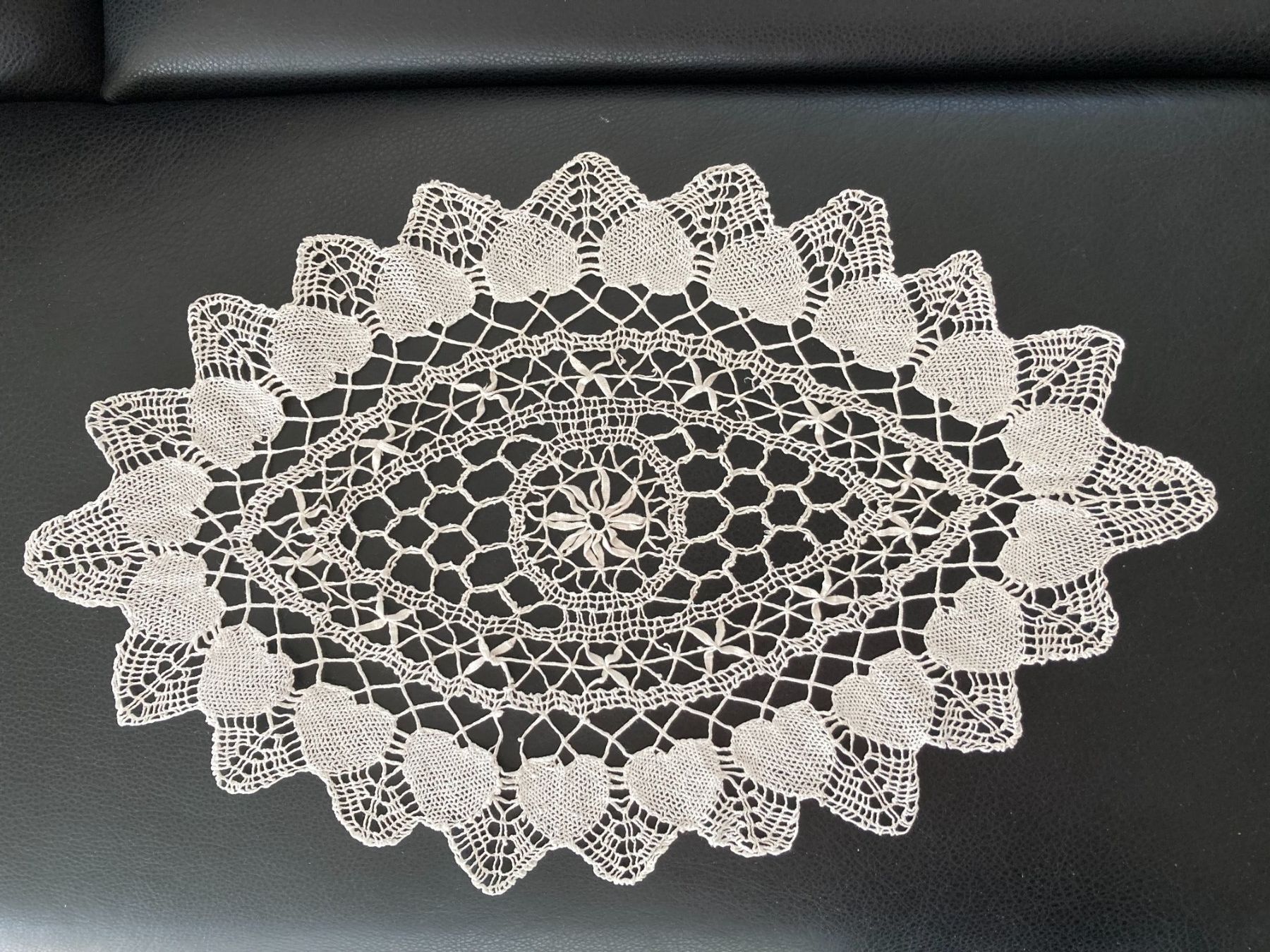 Sottobicchieri: SPITZENDECKCHEN   KLÖPPELDECKCHEN   HANDARBEIT – Usato da Subingen venduto da ArtBead