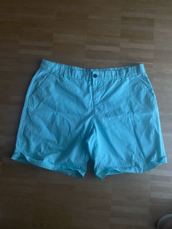 Kurze Hose/ Shorts Grösse 44