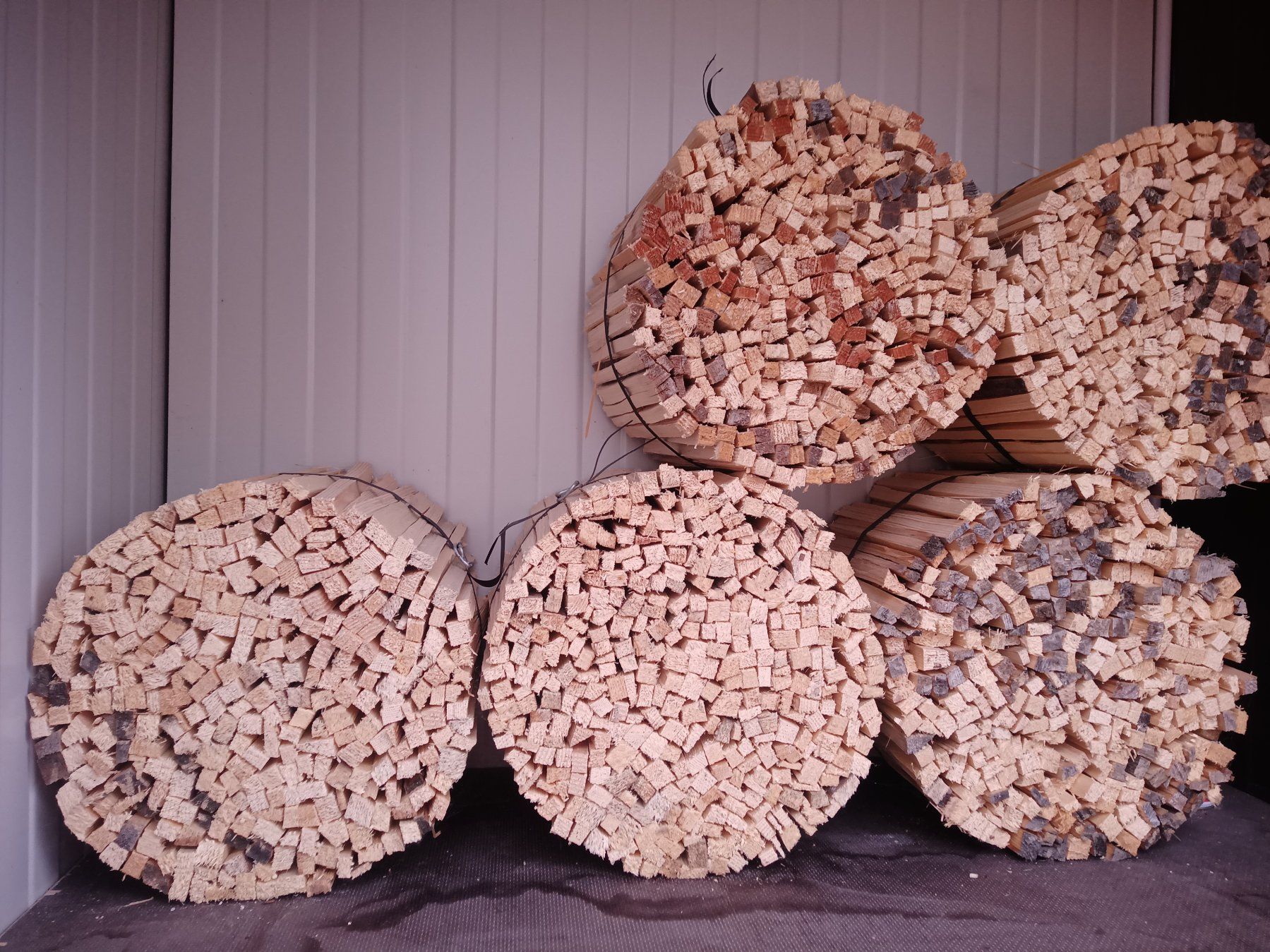 Articoli in legno: Anfeuerholz Brennholz – Nuovo (secondo la descrizione) da Entlebuch venduto da Muesli05 2