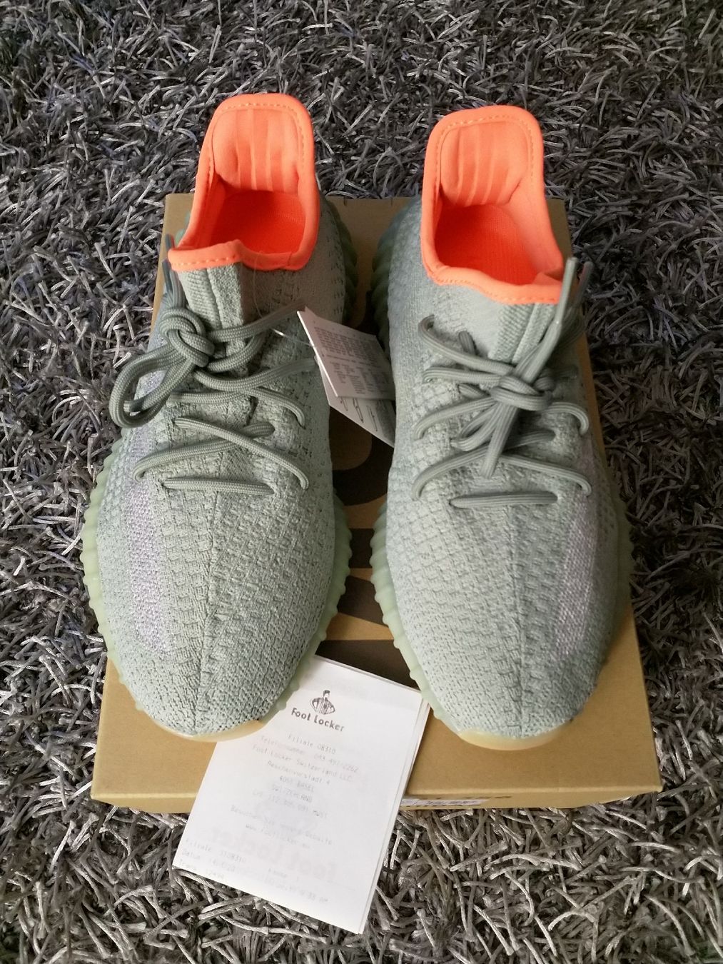 Adidas Scarpe da uomo: Yeezy Boost 350 "Desert Sage" 42 2/3 – Nuovo e nell'imballaggio originale da Dübendorf venduto da Allseller