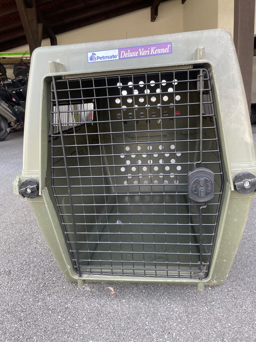 Käfige, Transport & Sicherheit: Hundetransportbox – Gebraucht aus Kägiswil von naescm