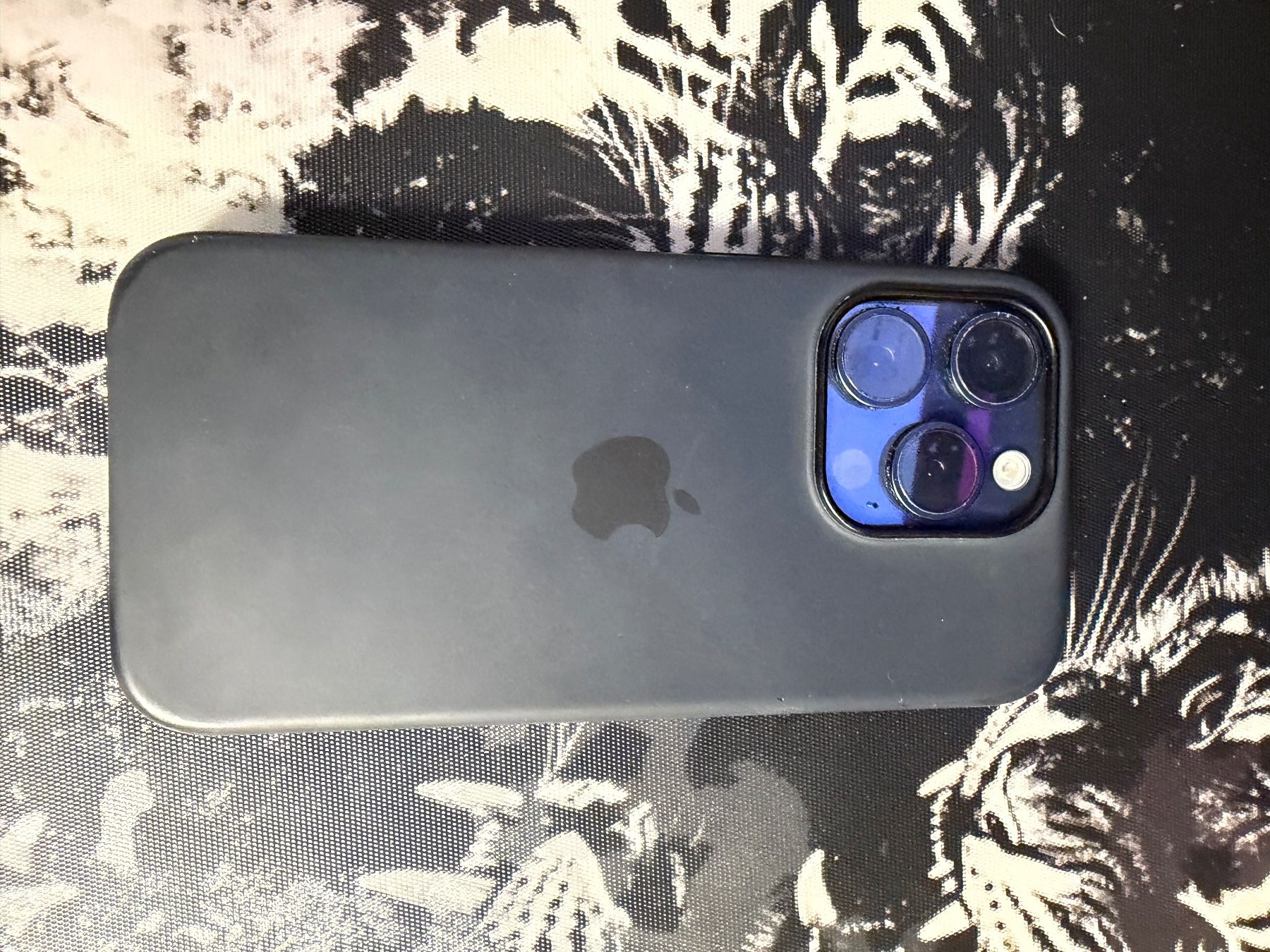 Apple Handys / Smartphones: iPhone 15 Pro con custodia in silicone colore blu scuro – Gebraucht aus Köniz von ges_786t 2