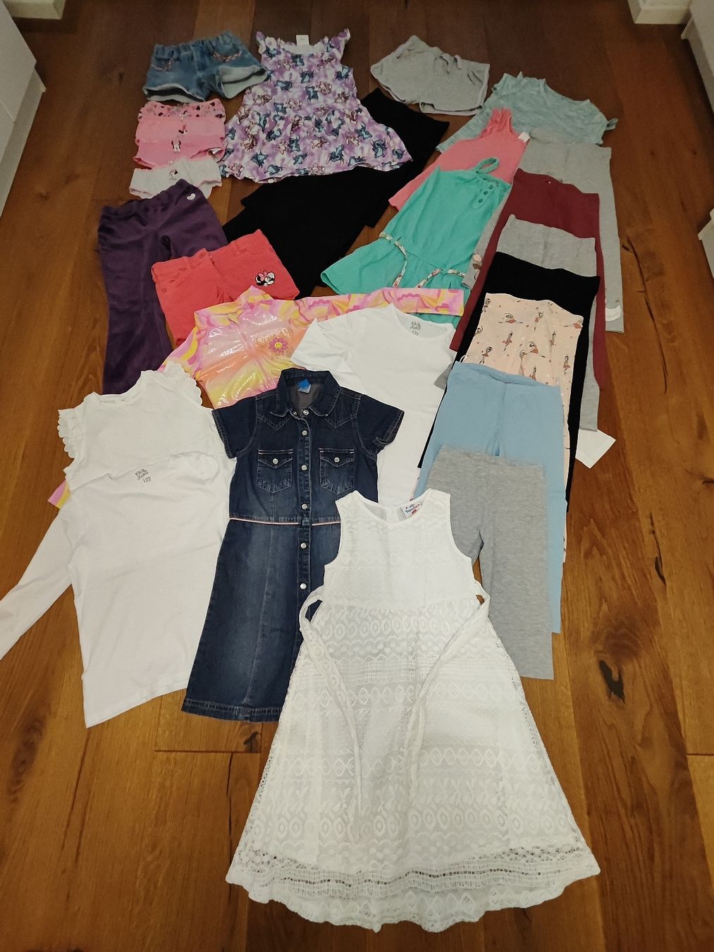 Lotti & Set di vestiti: Kleiderpaket Gr.122 – Usato da Kriens venduto da Xonox