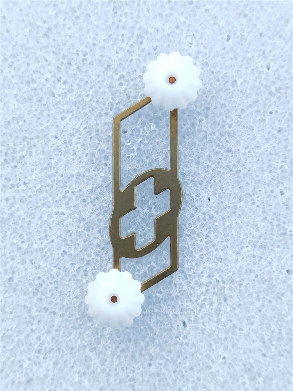 Plaketten & Abzeichen: Metallabzeichen Rotkreuzdienst V2 – Gebraucht aus Bauma von SwissMilitaria 1