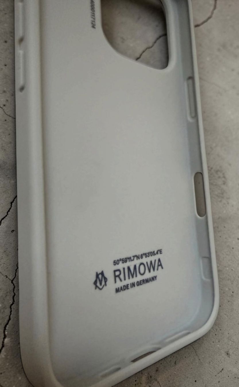 Apple Coques & Protection écran: IPhone 16Pro Max Rimowa Case – D'occasion à Campocologno par fsc.7wcp 3