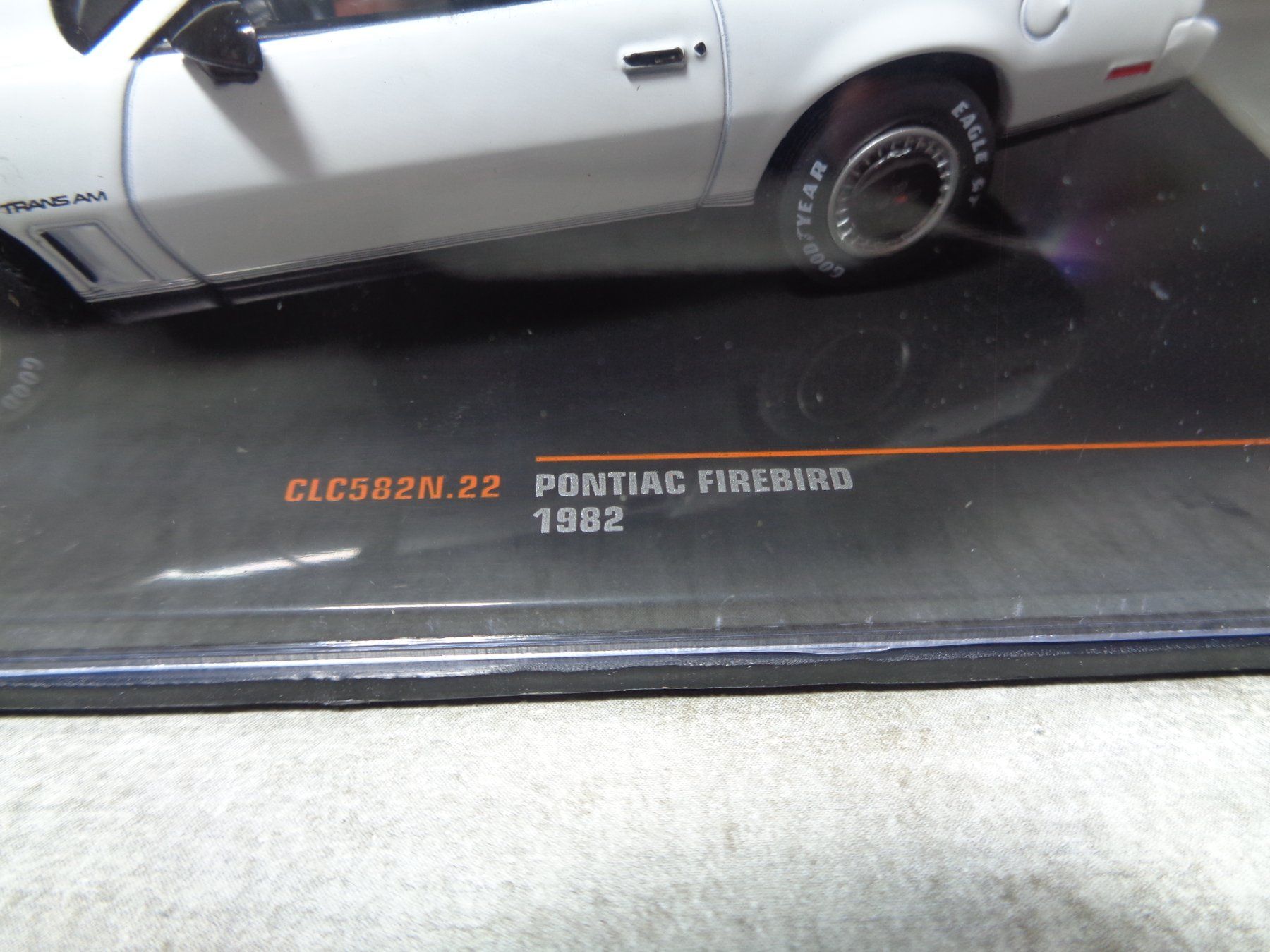 Pontiac Modellautos: Ixo 1:43 Classic Car Pontiac Firebird 1982 – Neu und originalverpackt aus Reconvilier von rallycar 5