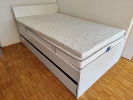 Bett 120 × 200 cm mit Schubladen, Matratze, neuwertig