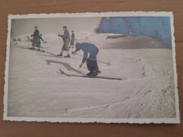 Skifahrer auf der Piste 