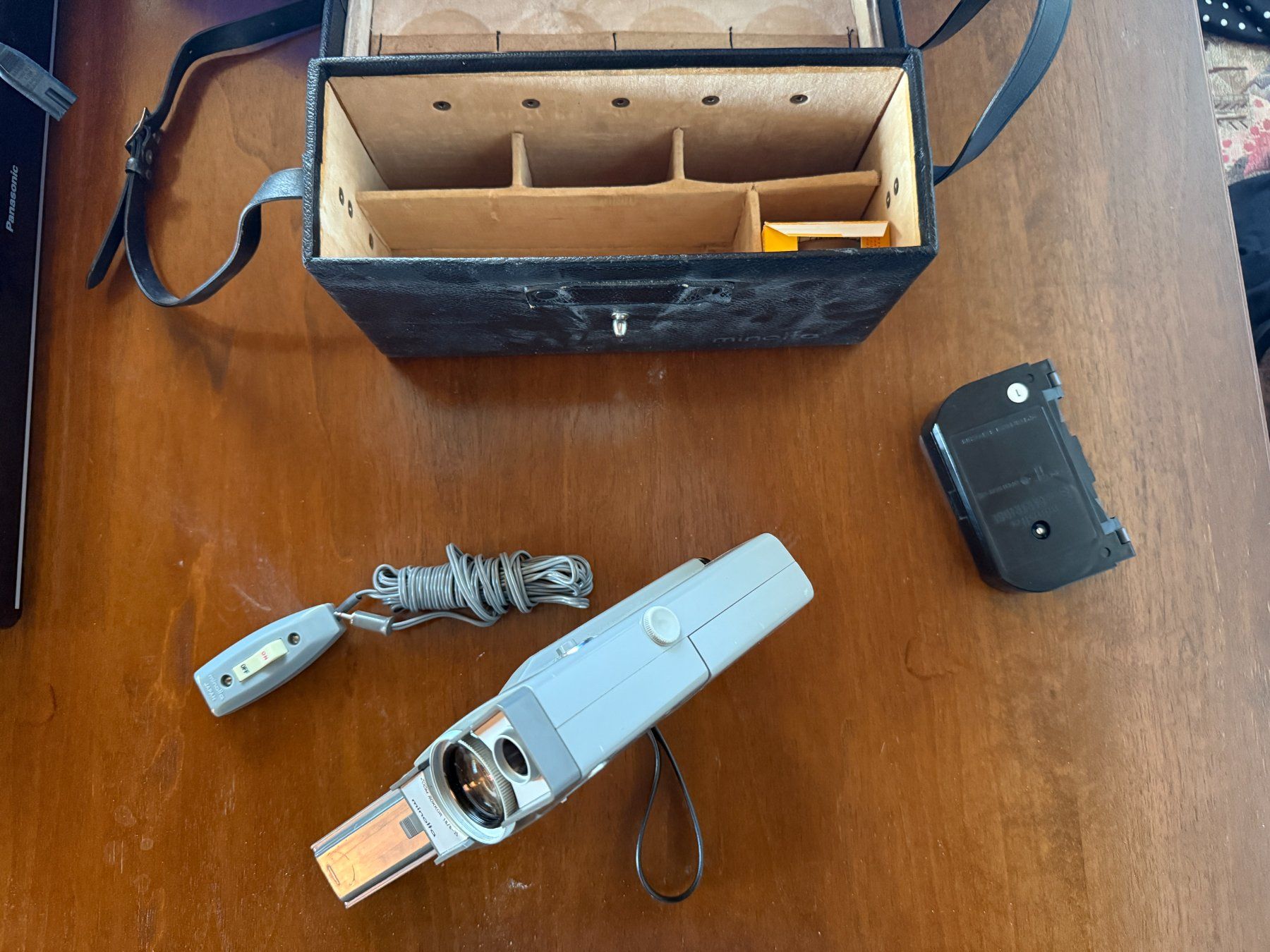 Minolta Camcorder: Camera vidéo Minolta Minoltina 8 vintage – Gebraucht aus Founex von MaevaMatahi 6