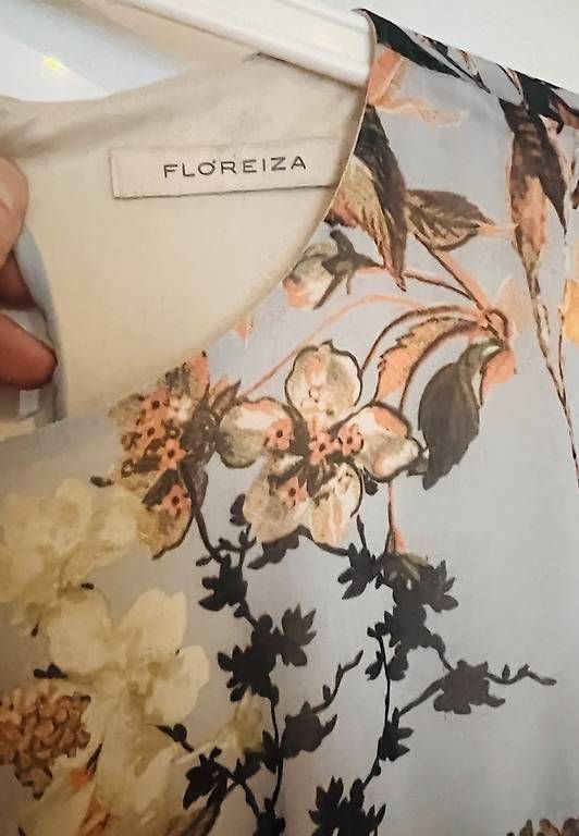 Vestiti: Robe pour un L ou taille 40  – Usato da Morges venduto da sla_vm75 3