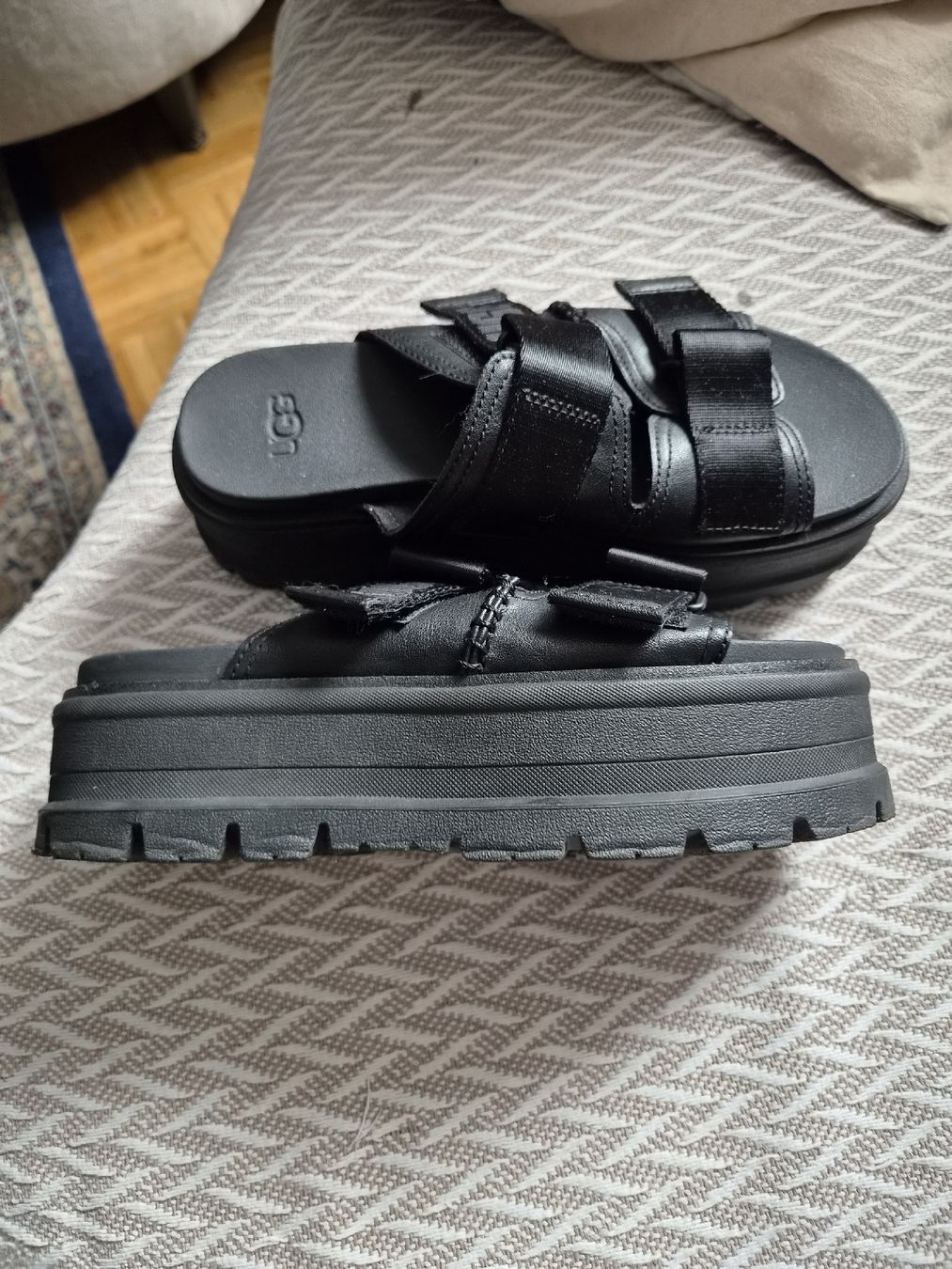 Ugg Scarpe da donna: UGG Sandale Gr. 38 – Usato da Frenkendorf venduto da Moon111 1