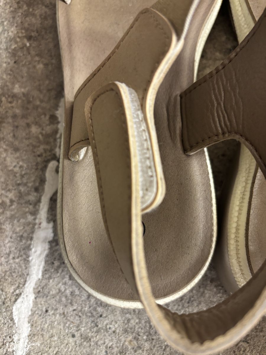 Damenschuhe: Sandale Mädels  Gold, Grösse 37 – Gebraucht aus Büren an der Aare von Nikito2001 3