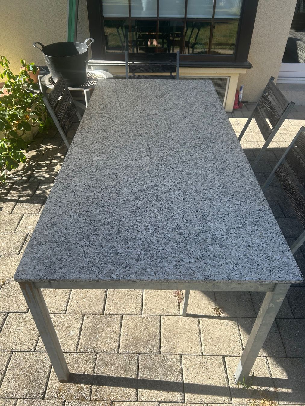 Tische: Gartentisch Granit Tischplatte Metallgestell... – Gebraucht aus Rüschlikon von Escape69 1