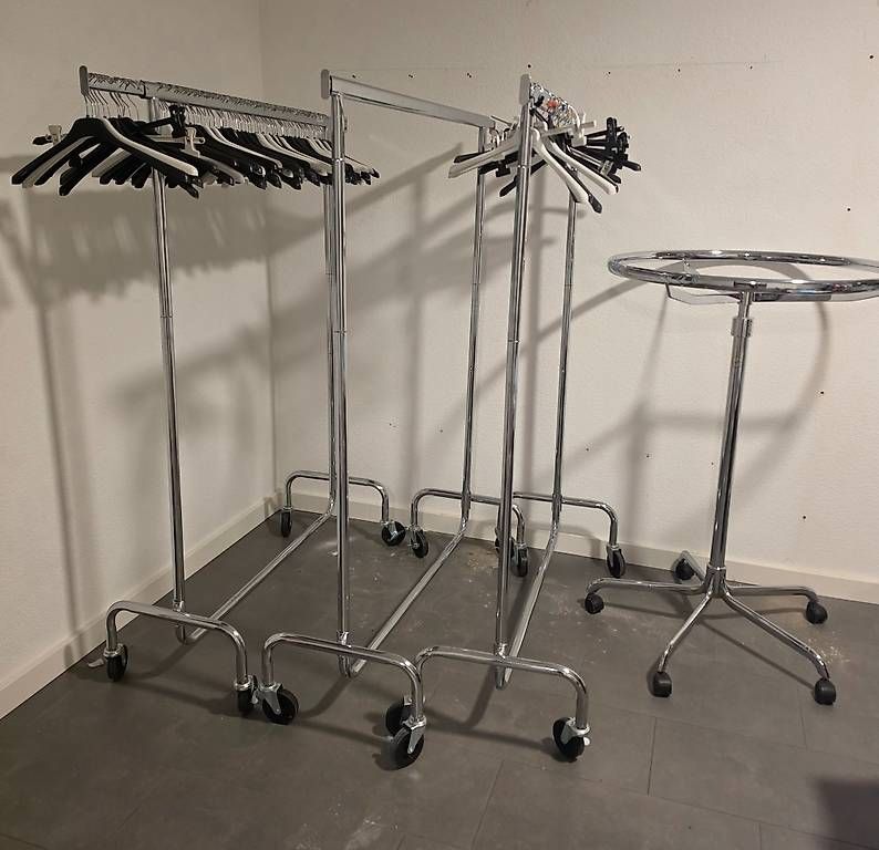 Sonstige Dekorationen & Accessoires: 4 Stk Schwerlastkleiderständer auf Rollen (Preis pro Stück) – Gebraucht aus Obergerlafingen von Schlumpf02 4