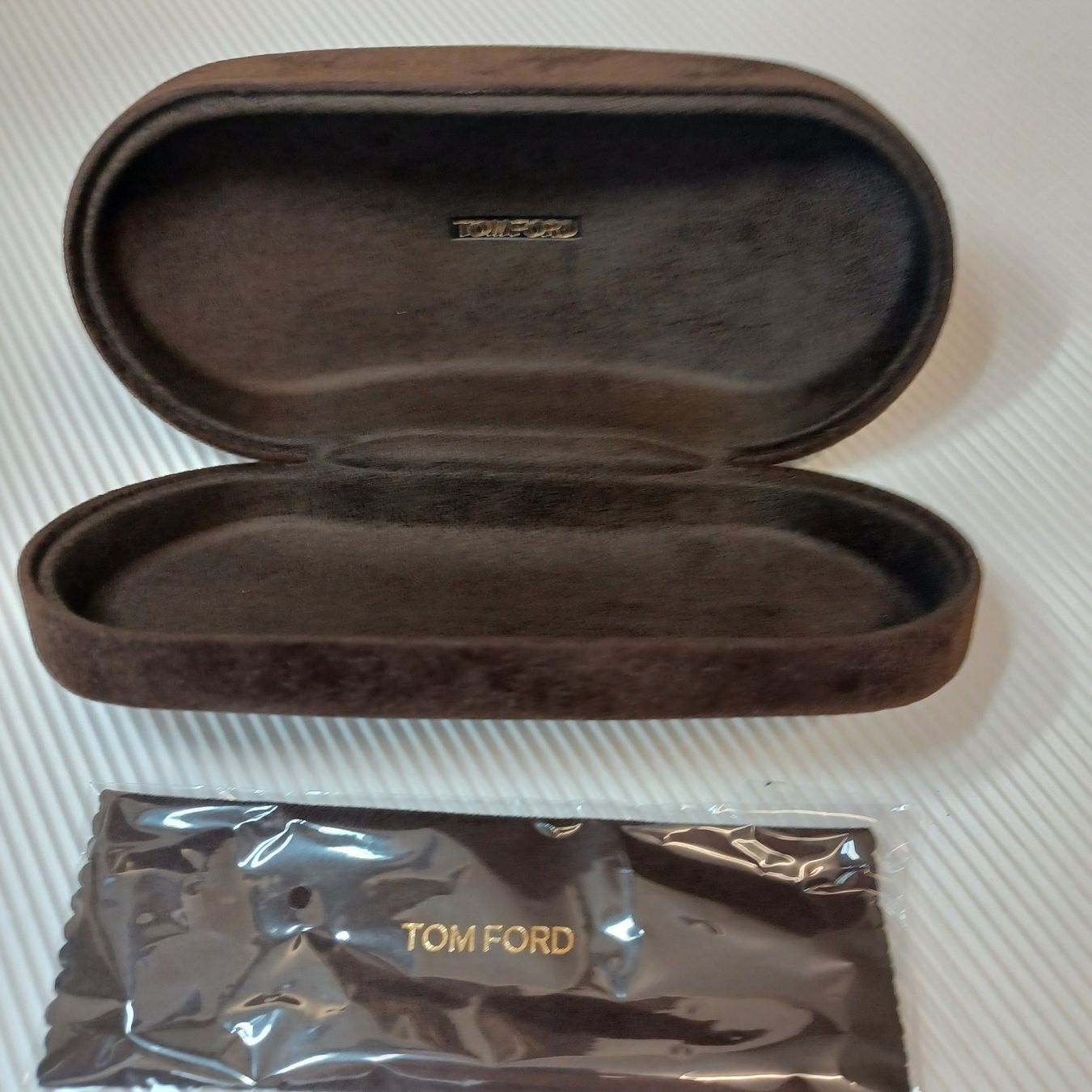 Altro in  Abbigliamento & Accessori: BRILLENETUI vom TOM FORD. Braunes Wildleder – Usato da Zürich venduto da Bellabo 3