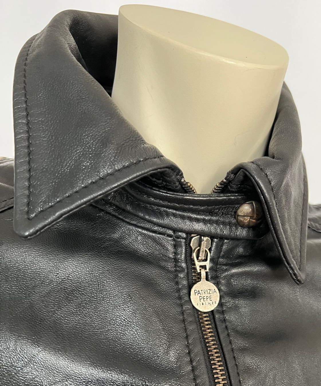 Patrizia Pepe Giacche: Patrizia Pepe schwarze Lederjacke in Gr. 36 – Usato da Basel venduto da Bettybooo