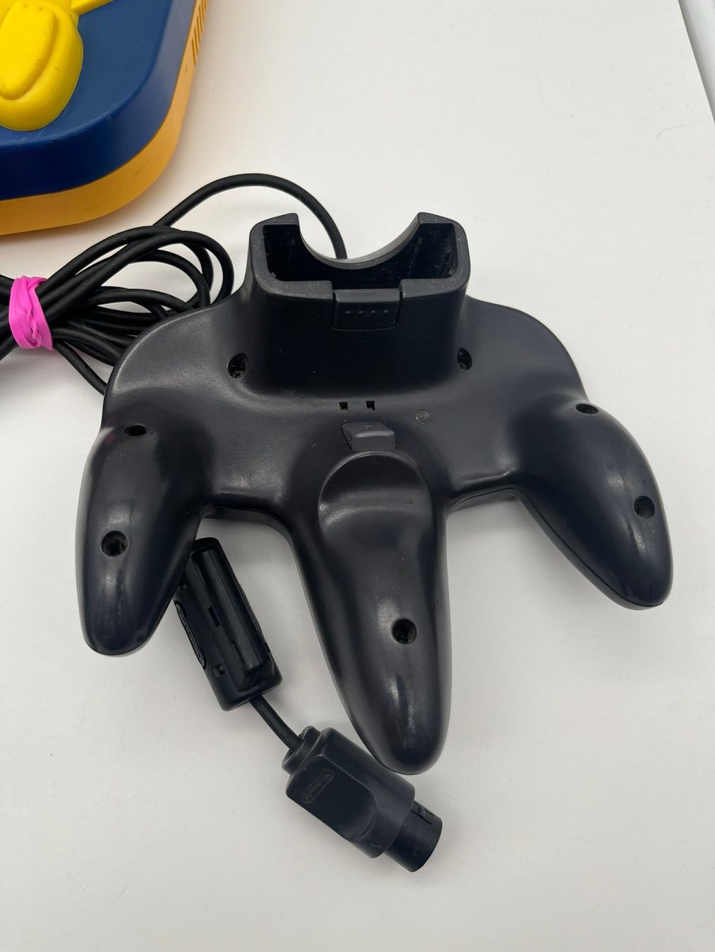 Nintendo Konsolen: Nintendo 64 Pikachu Special Edition + Controller N64 Pokemon – Gebraucht aus St. Gallen von  6