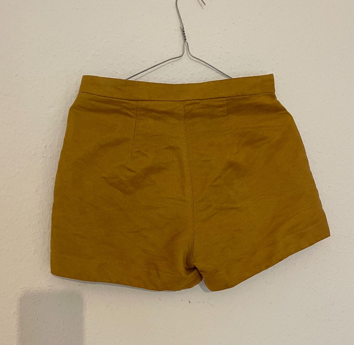 Pantaloni: Short en faux cuir – Usato da Genève venduto da Annilu 1