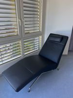 Relaxliege Leder schwarz mit Metallgestell guter Zustand