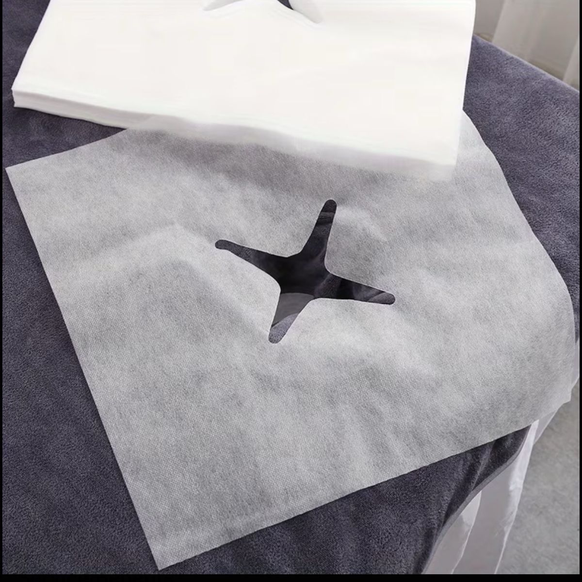 Prodotti per la cura medica: Disposable Face Cradle Covers for Massage Tables – Nuovo e nell'imballaggio originale da Küttigen venduto da JoCRoxx 1