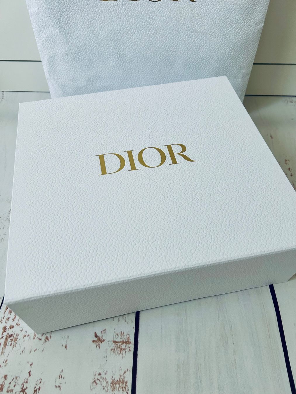 Dior Altro per la casa: Box Dior + Paper bag matt leather immitation – Usato da Zürich venduto da Ferienan