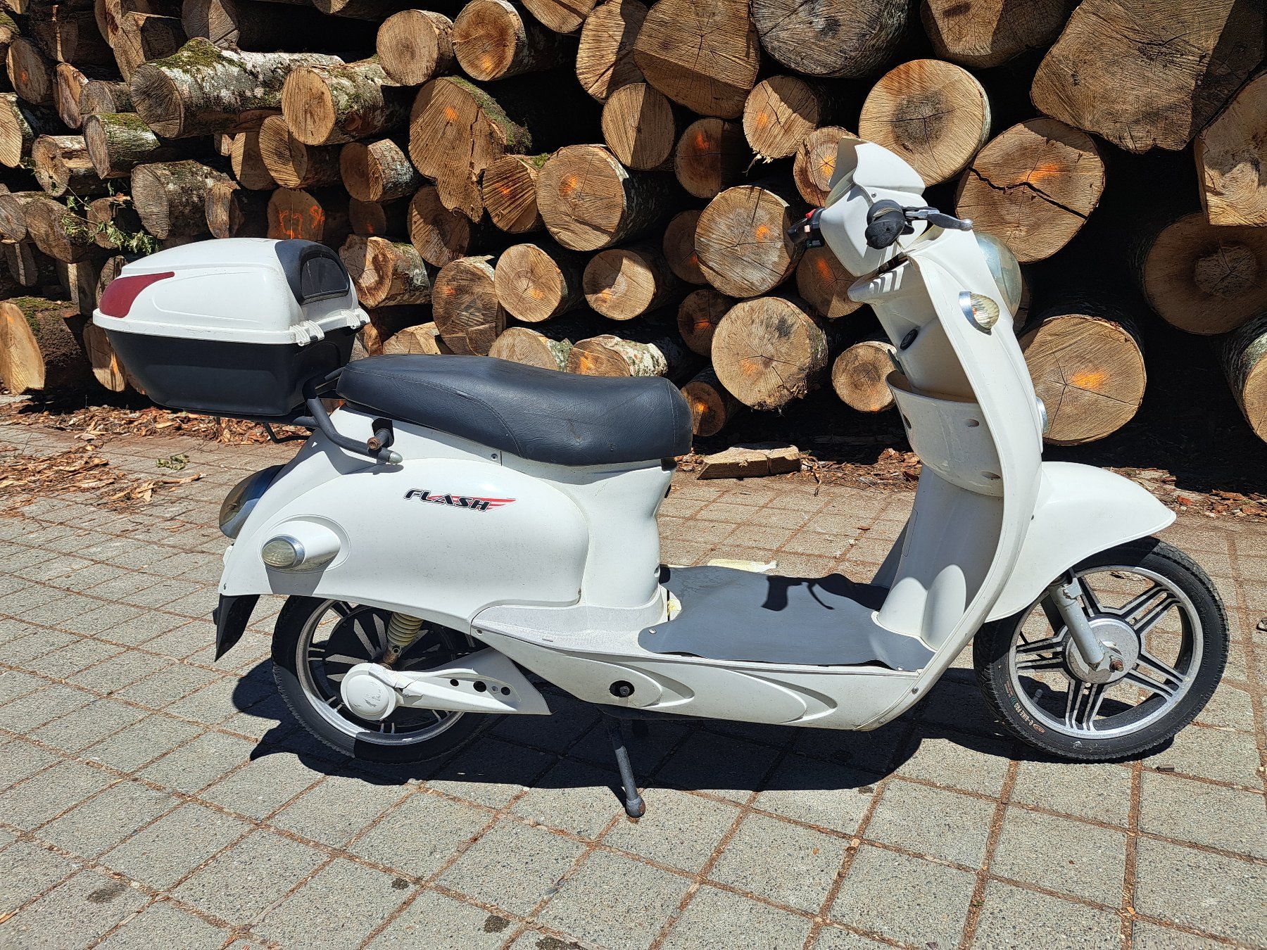 Scooter: Flash E-Roller E-Scooter 20/25km/h Bastler 48V Lieferung – Difettoso da Hallau venduto da ZIEGLER-Motorhandel