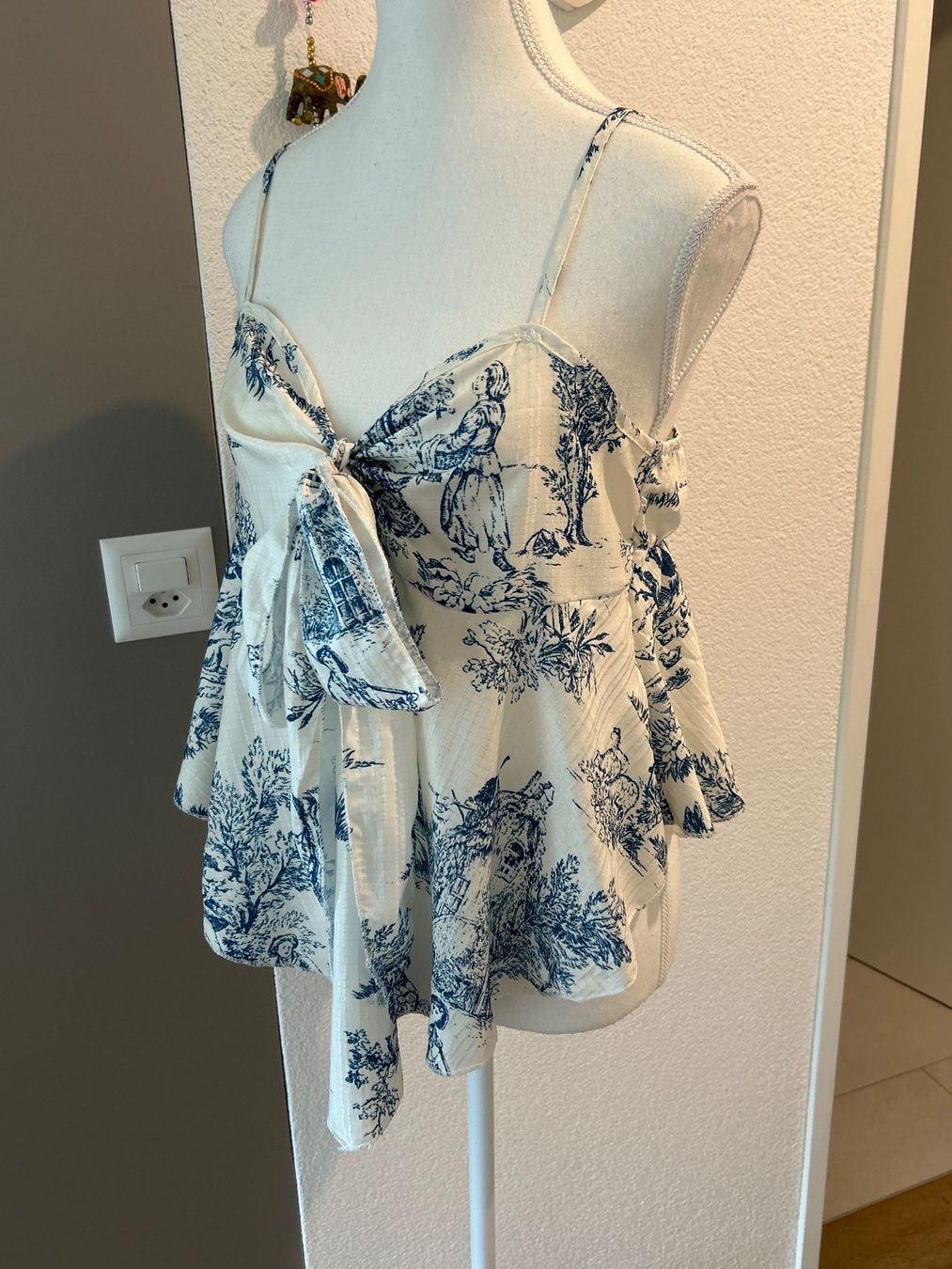 Top: Top mit Schleife ecru  und blauem Muster Gr. L – Usato da Brunnen venduto da Nala2929 4