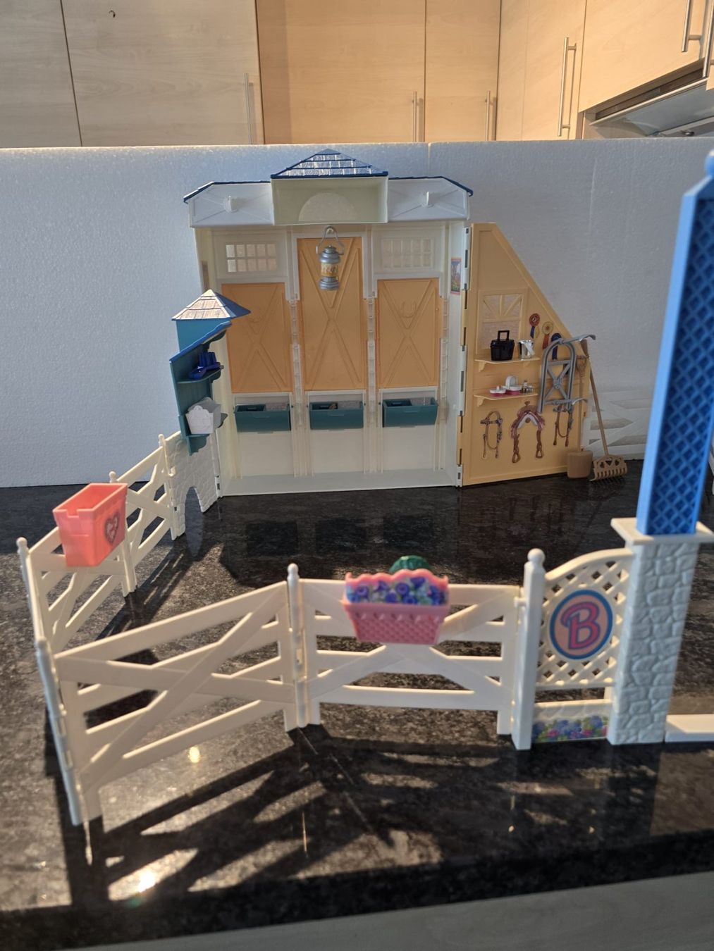Spielzeuge: Barbie Reiterstall – Gebraucht aus Wildegg von mlit 1