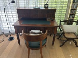 Bureau rénové avec son fauteuil