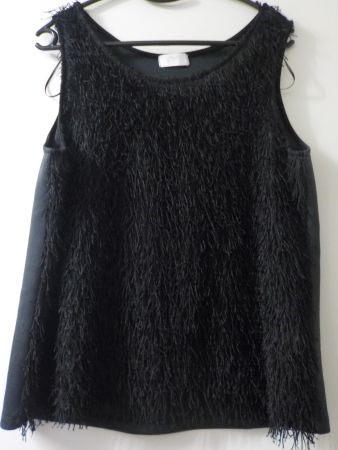 Schwarzes Damentop mit Fransen - elegant und modern (46)