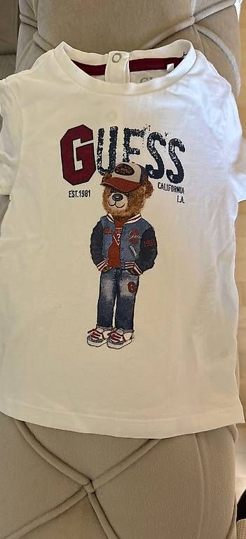T-Shirts: Guess Shirt  – Gebraucht aus Bolligen von arg_v256