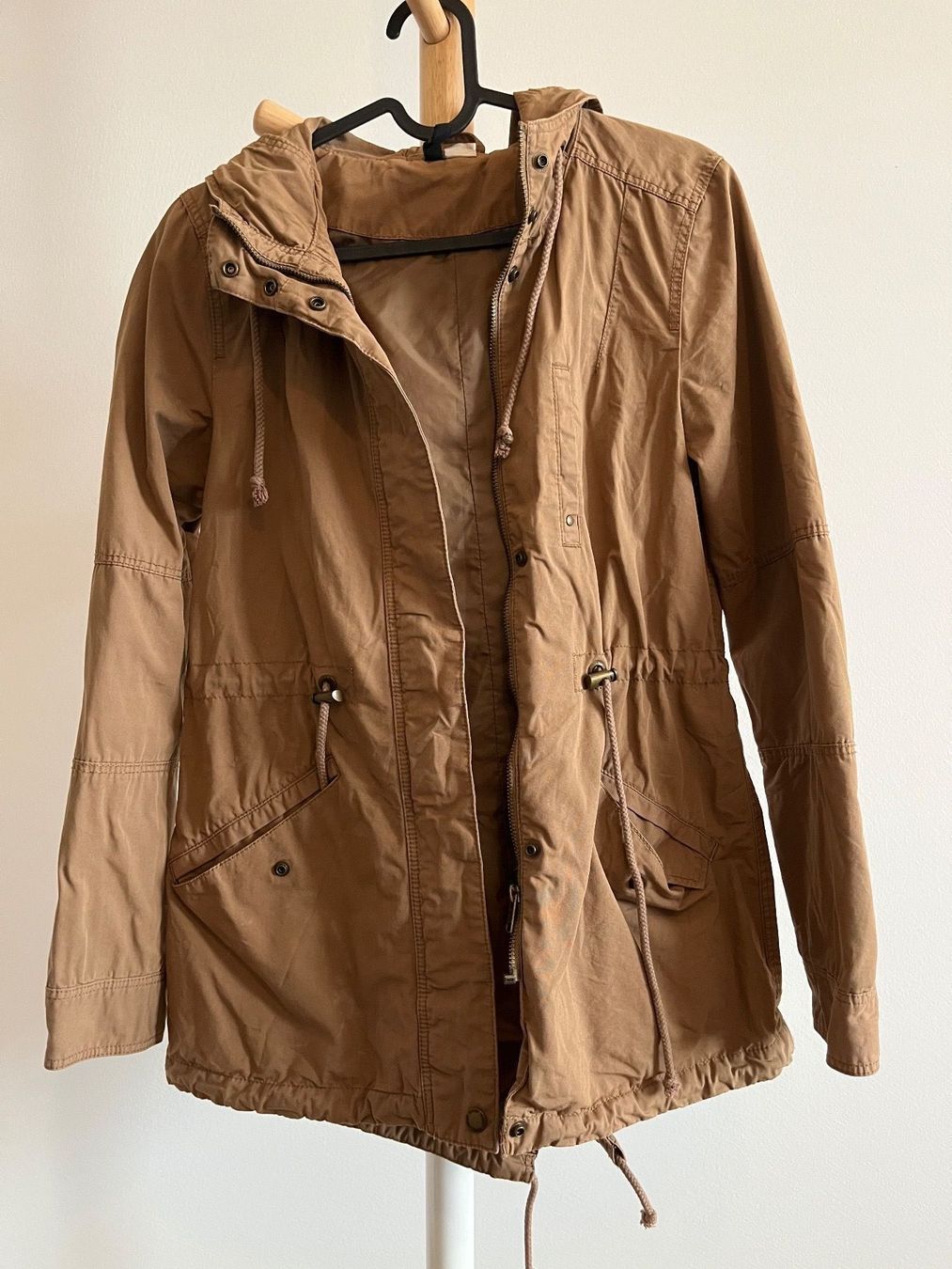 H&M Mäntel: Sandfarbener Mantel von H&M 36 – Gebraucht aus Zürich von car_cr6w