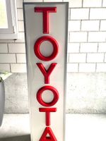 Werbeschild Toyota beleuchtet min. 44 Jahre alt