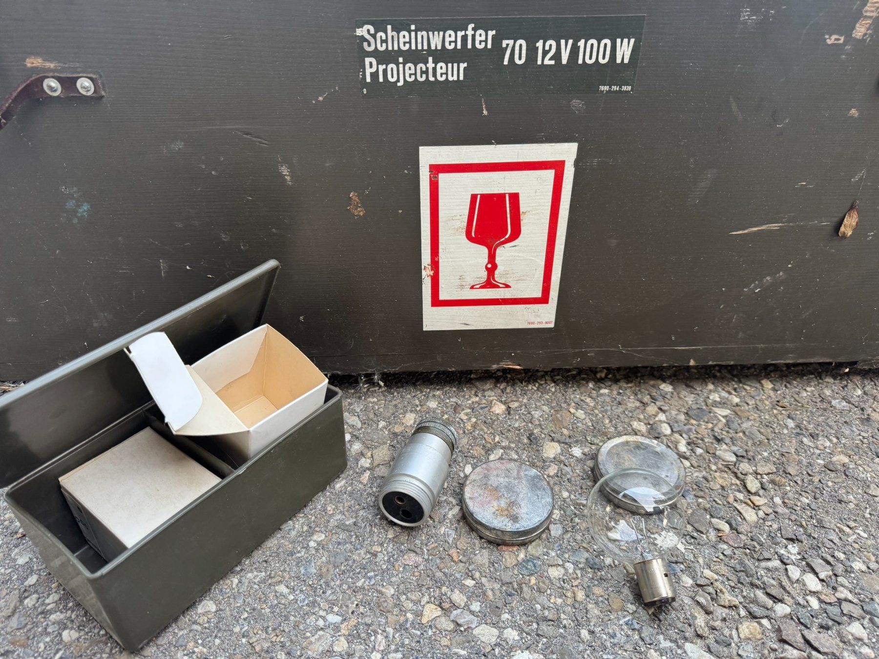 Generatori di corrente: CH-Armee Scheinwerferset 12V 200W mit Aggregat – Usato da Ruswil venduto da Flipsy 2