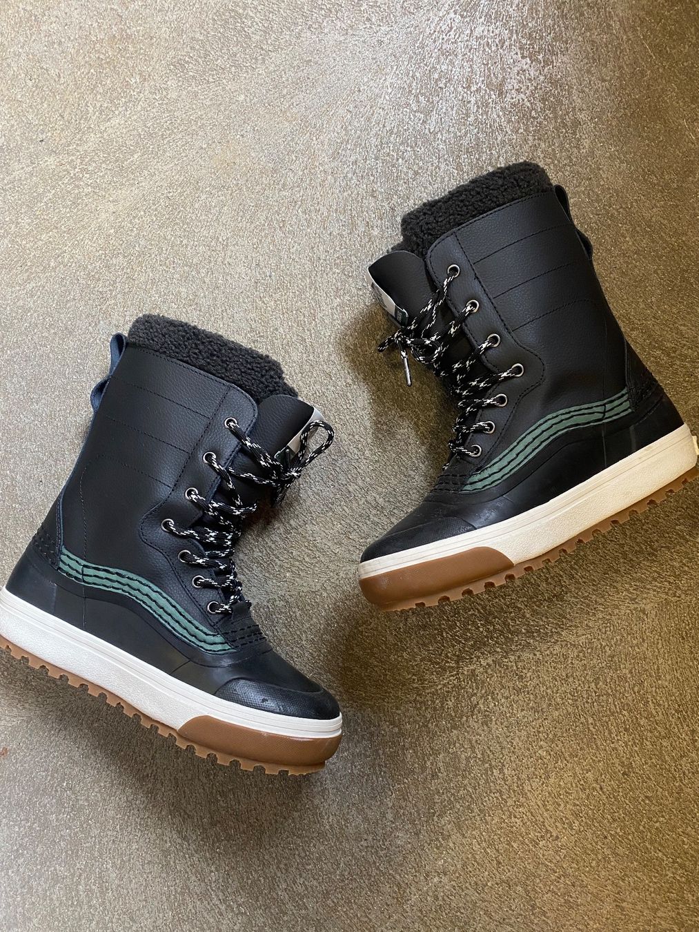 Vans Chaussures hommes: Bottes Vans Taille 37 – Neuf avec emballage d'origine à Orbe par D-stockFactory-Orbe 1