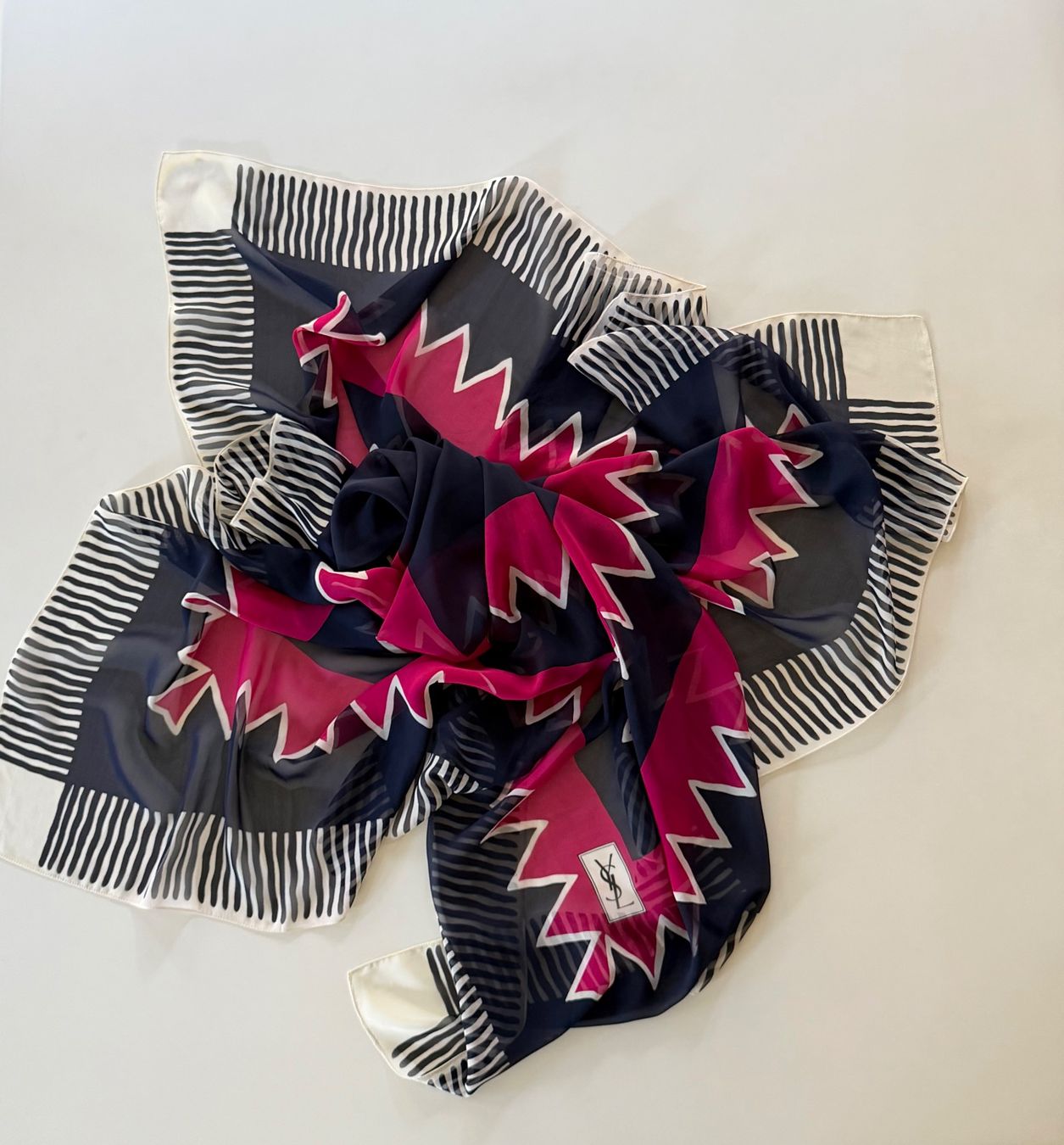 Saint Laurent Foulard & Sciarpe: YSL Vintage Schal – Usato da Zürich venduto da DianaPiii 3