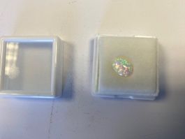 Opal Oval geschliffen in Schmuckbox Neuware 6mm x 8mm
