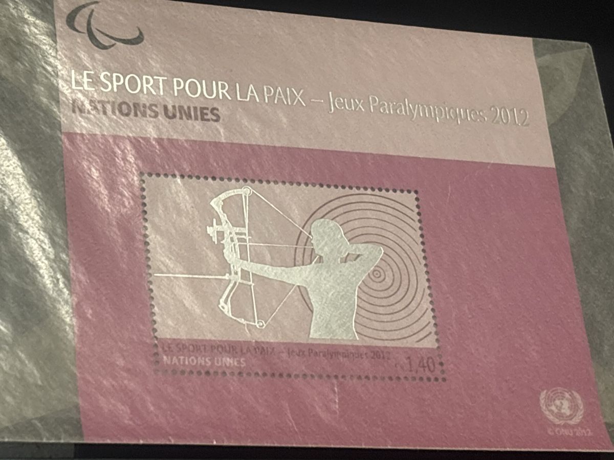 Tutti i francobolli: UN Nations Unies 2012 Paralympics Bogenschiessen – Nuovo e nell'imballaggio originale da Zürich venduto da engebrunau