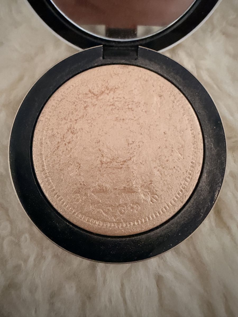Make-up: Highlighter Hermès  – Usato da Lausanne venduto da Meganelausanne 5