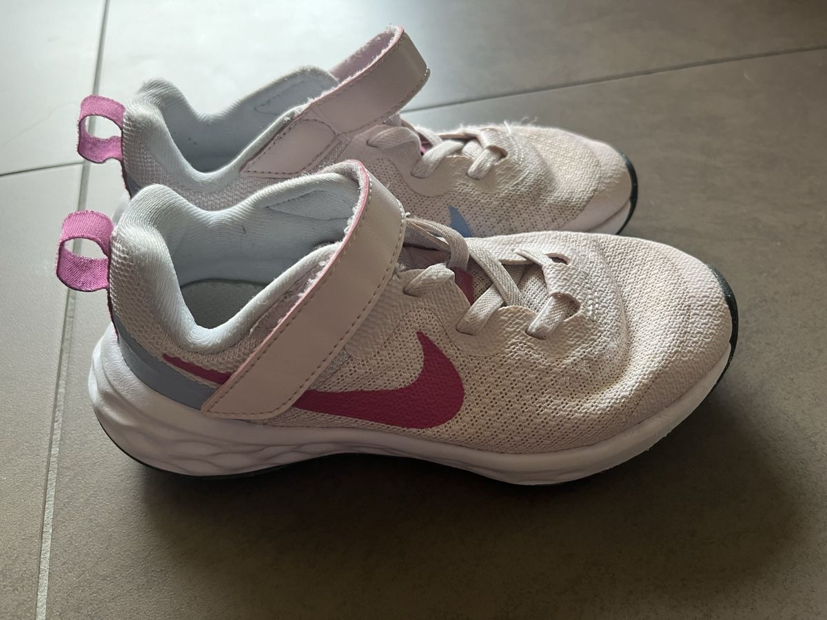 Nike Scarpe per ragazzi: Nike Turnschuhe Running 29.5 wie neu – Nuovo (secondo la descrizione) da Zürich venduto da Gabi_78