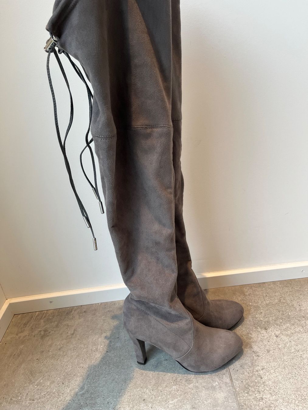 Kurt Geiger Scarpe da donna: Kurt Geiger over the knee boots – Usato da Ebmatingen venduto da Londoner18