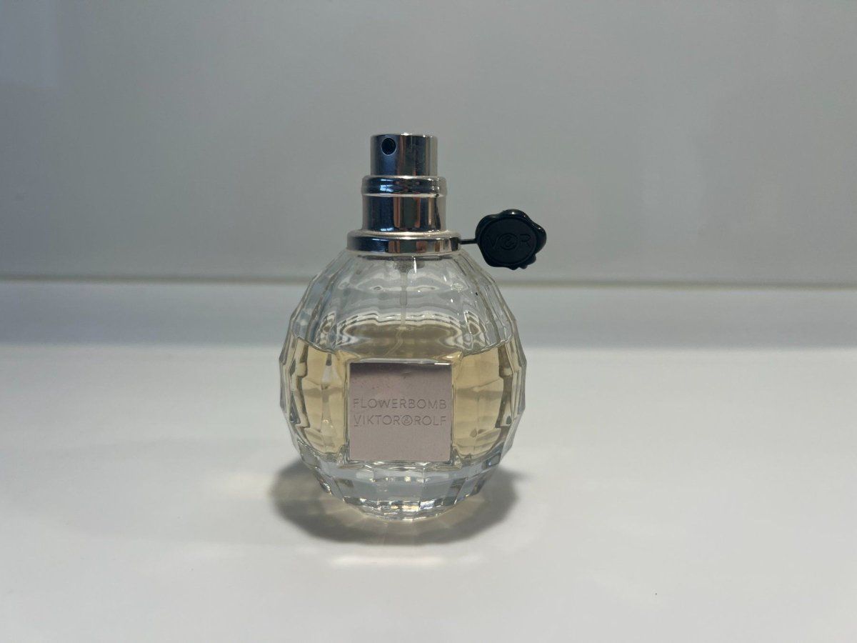 Profumi & Eau de Toilette: Flowerbomb by Viktor & Rolf Eau de Parfum, 50 ml – Usato da Muri b. Bern venduto da SigridW