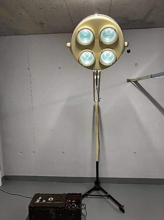 Lampade: OP Lampe Militär Antik Deko – Usato da Sargans venduto da umu_bg7s 2