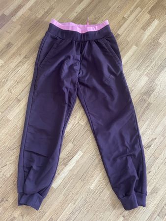 Adidas Jogginghose lila Grösse 128 sehr guter Zustand