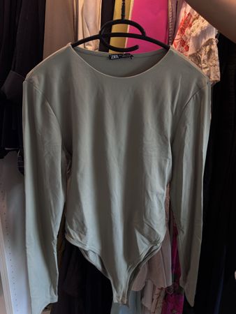 Body Zara manches longues vert kaki en bon état